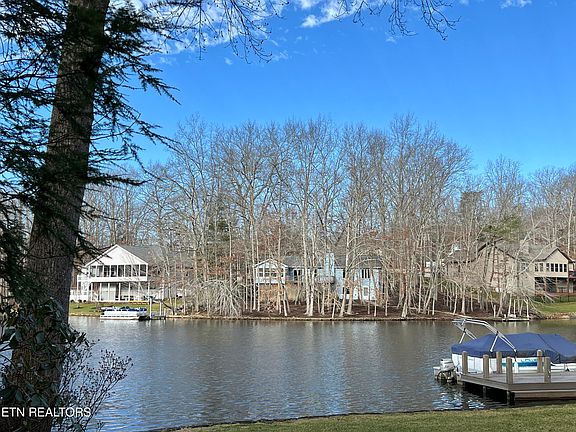3rd image of 179 Ivy Brook Ln