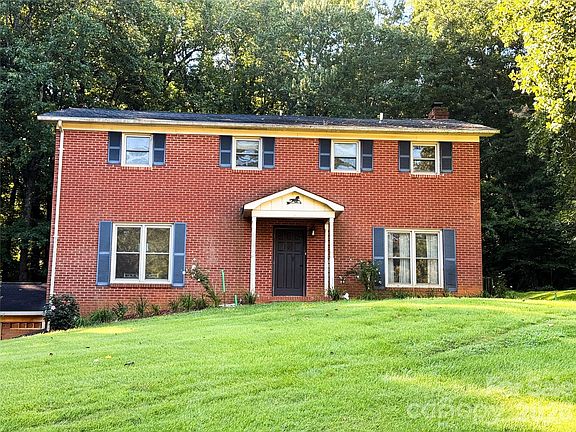 3rd image of 301 Starmount Dr