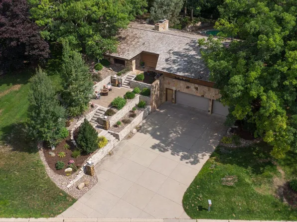 6214 Braeburn Cir, Edina, MN 55439