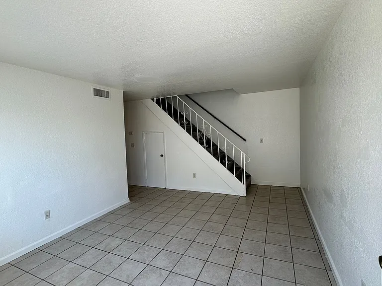 818 Wallace St — Photo 3