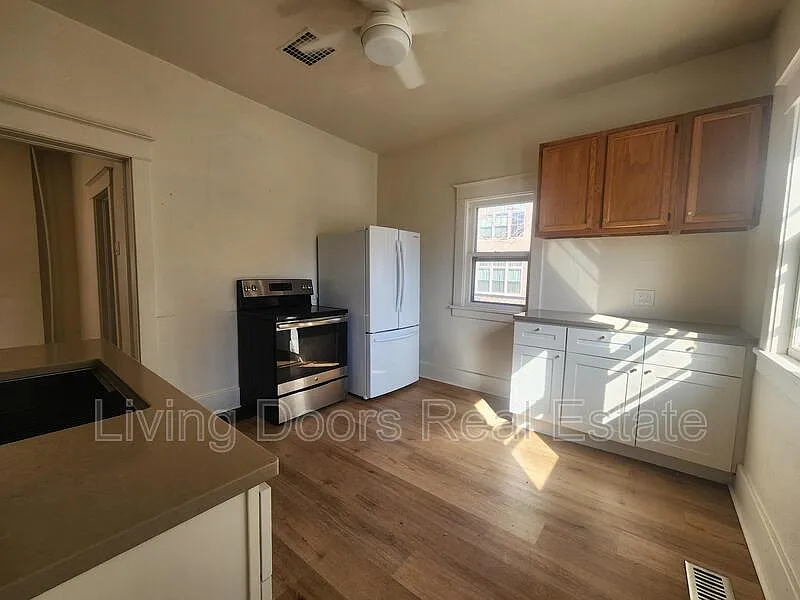 3 bed, 2.0 bath, $1,595 — Photo 2