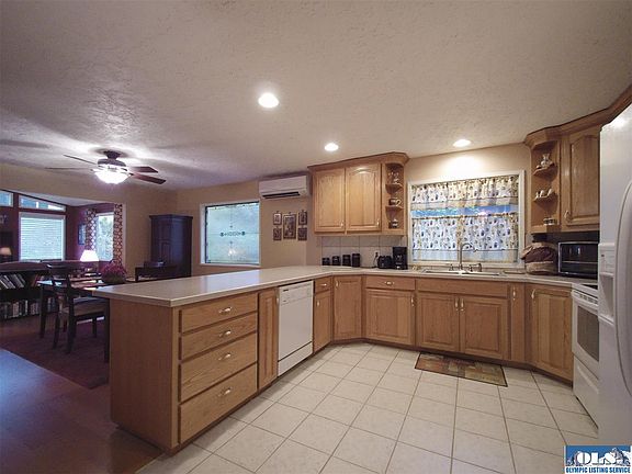 3rd image of 112 Leslie Ln