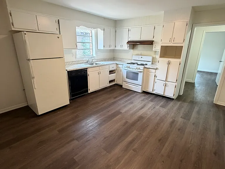 2123 Maple St — Photo 15