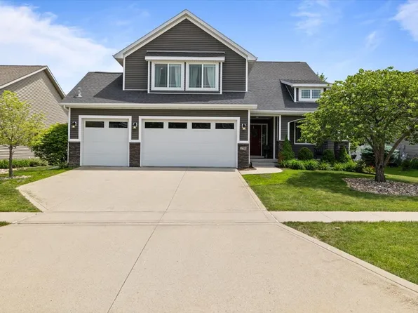 296 S 82nd St, West Des Moines, IA 50266