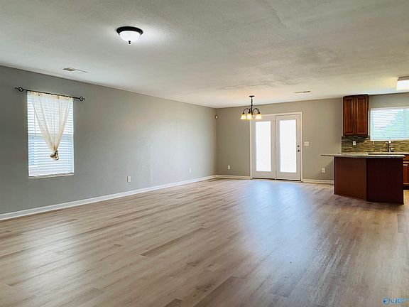 4th image of 135 Bellevue Dr