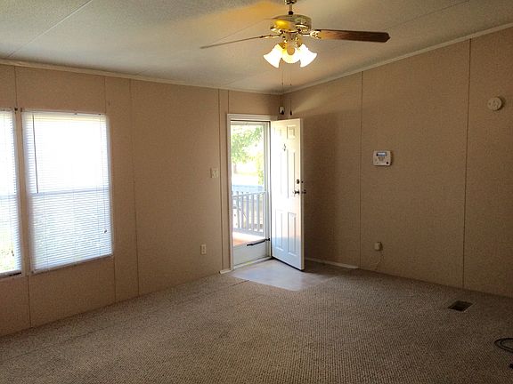 Entry way to livingroom
