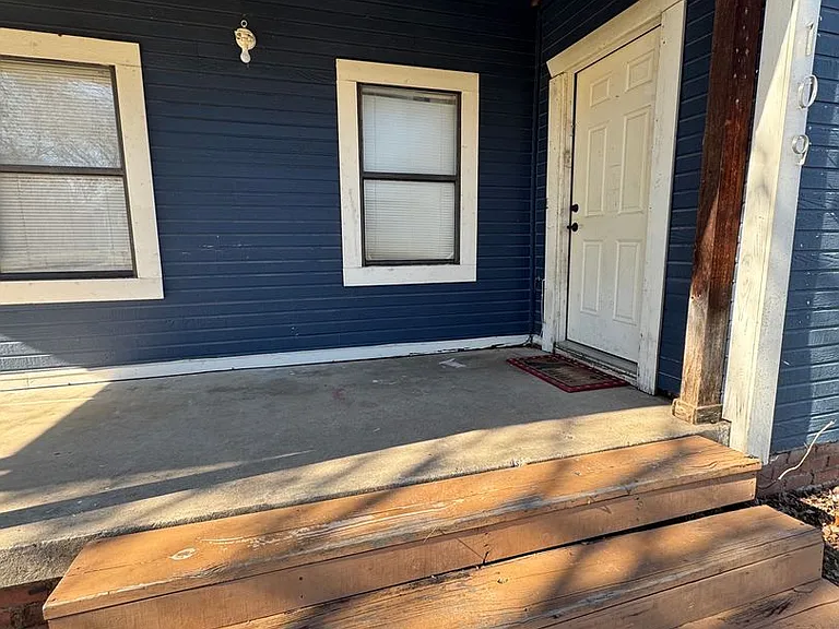 109 E St NE — Photo 2