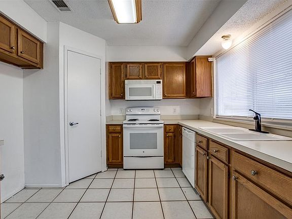 5th image of 4111 Orchard Hill Dr