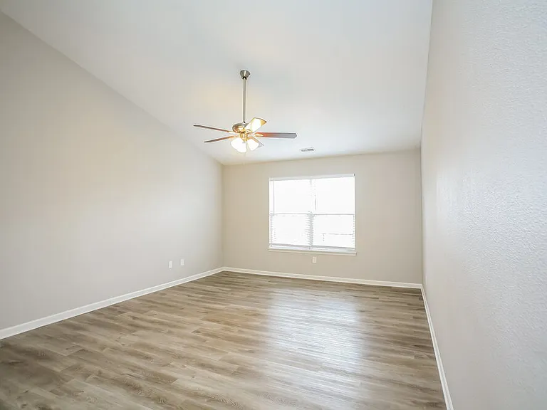 221 Pennwood Ln — Photo 8
