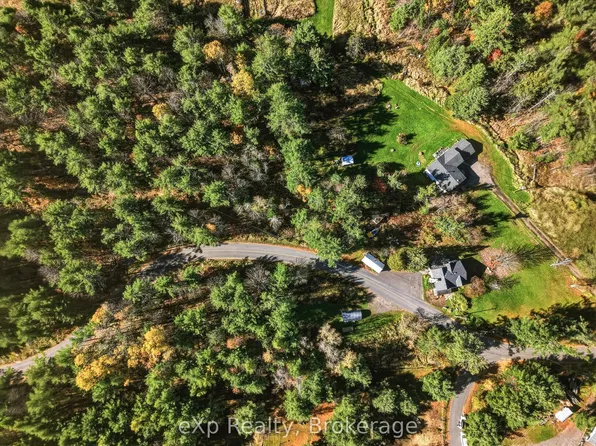 1003 Silver Lake Rd, Gravenhurst, ON P1P 0G3