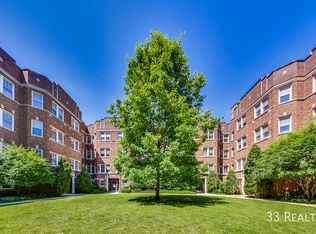952 Pleasant St APT 3H, Oak Park, IL 60302