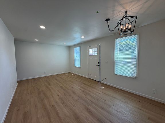 4th image of 219 S G St #G