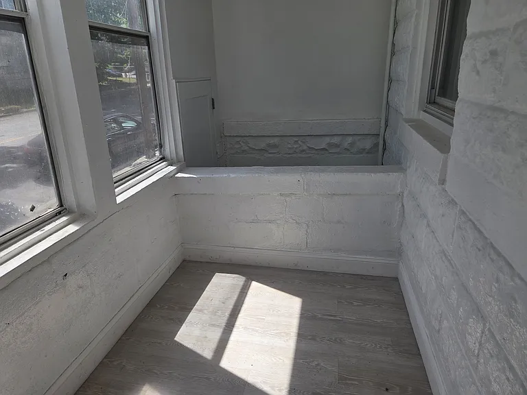 241 1/2 Hawthorne Ave — Photo 6
