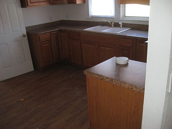 eat-in kitchen