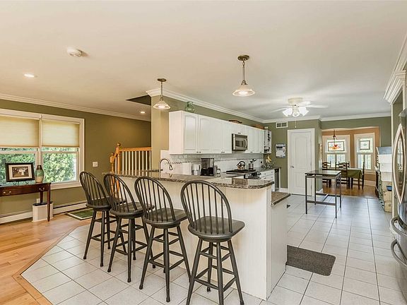 3rd image of 454 Sylvan Ave
