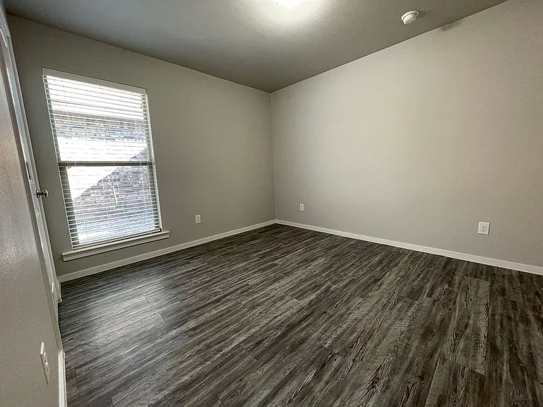 2140 N Texas Ave — Photo 11