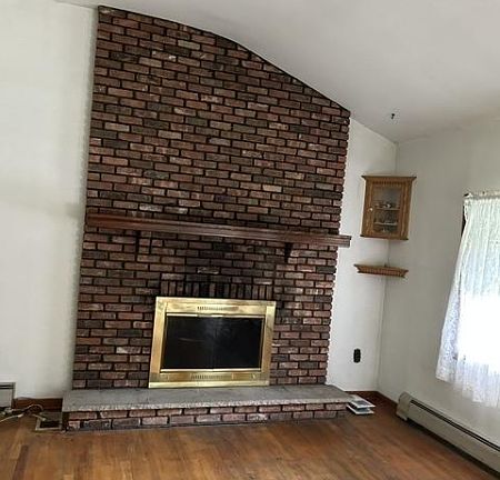 2nd image of 20 Hillsdale Dr