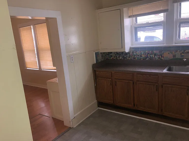 1306 Hughes St — Photo 9