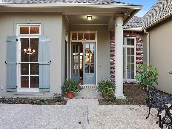FRONT/COURTYARD