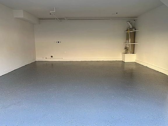 4th image of 16463 Woodruff Ave