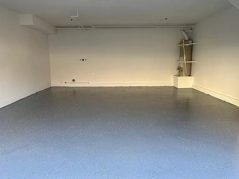 16463 Woodruff Ave — Photo 4
