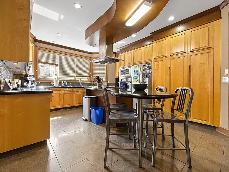 3582 Edgemont Blvd — Photo 8