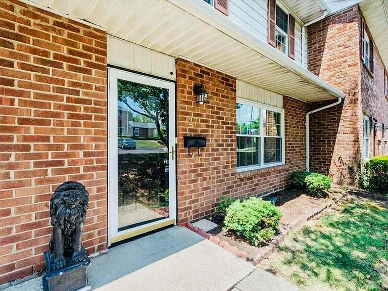 3500 Warwick Dr #27 — Photo 3