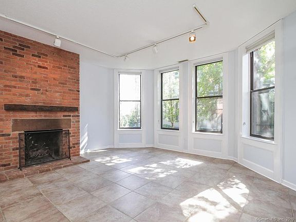 5th image of 14 Charter Oak Pl APT 2