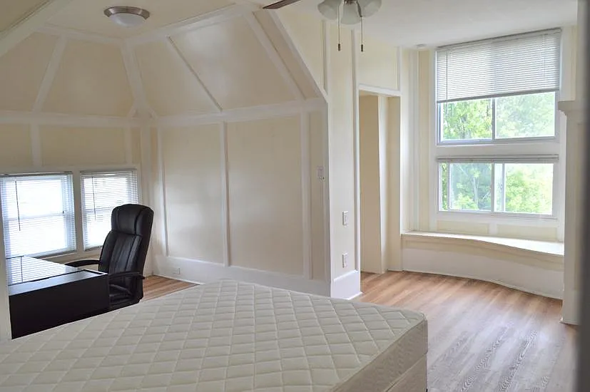 3 bed, $2,550 — Photo 3