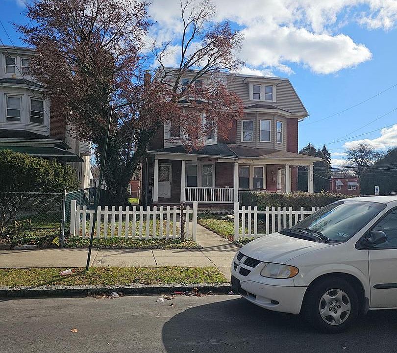 1st image of 902 Arch St