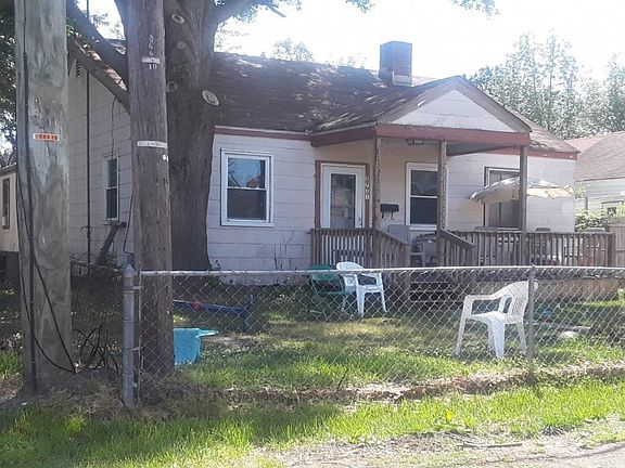 2nd image of 2721 Barclay Ave