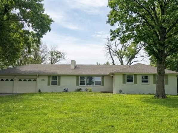 17029 Springdale Rd, Leavenworth, KS 66048