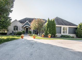 12845 W Valley Ridge Dr, New Berlin, WI 53151