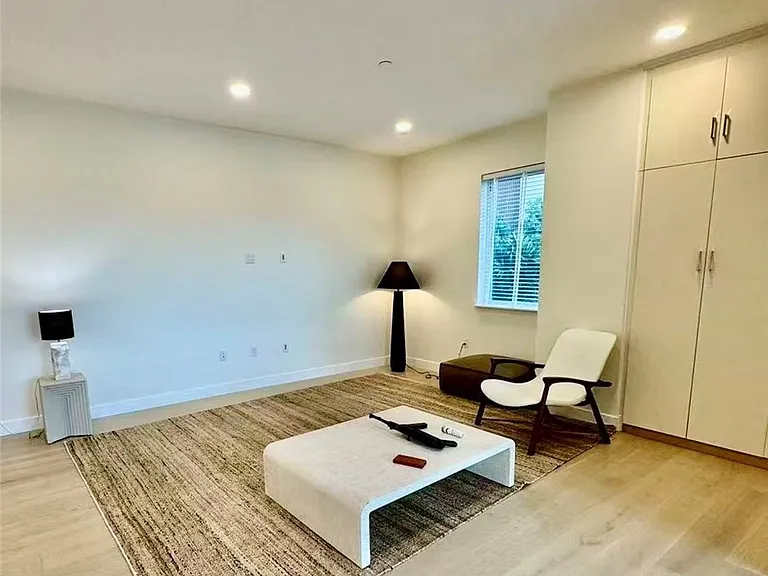 1200 Rivington — Photo 3