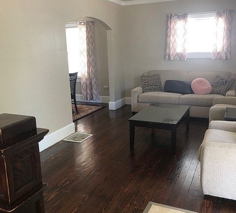 4th image of 914 Chestnut St
