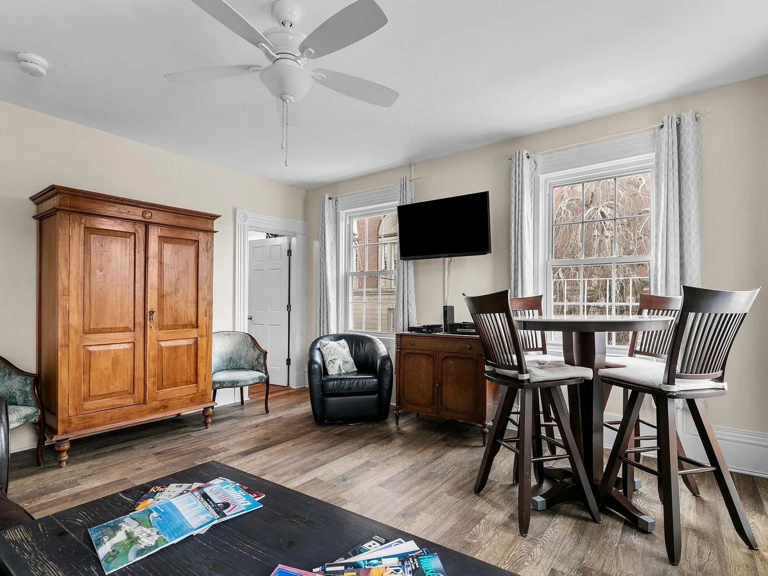 3 bed, 933 sqft, $2,750 — Photo 4