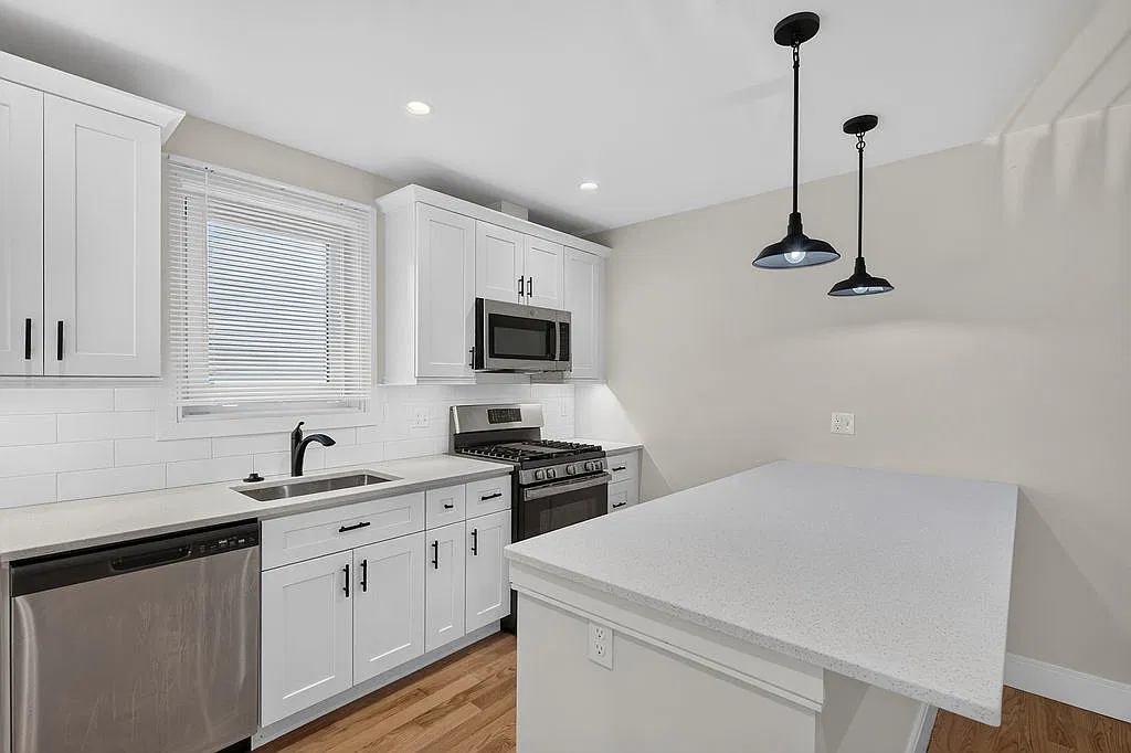 3 bed, 1346 sqft, $3,400 — Photo 4