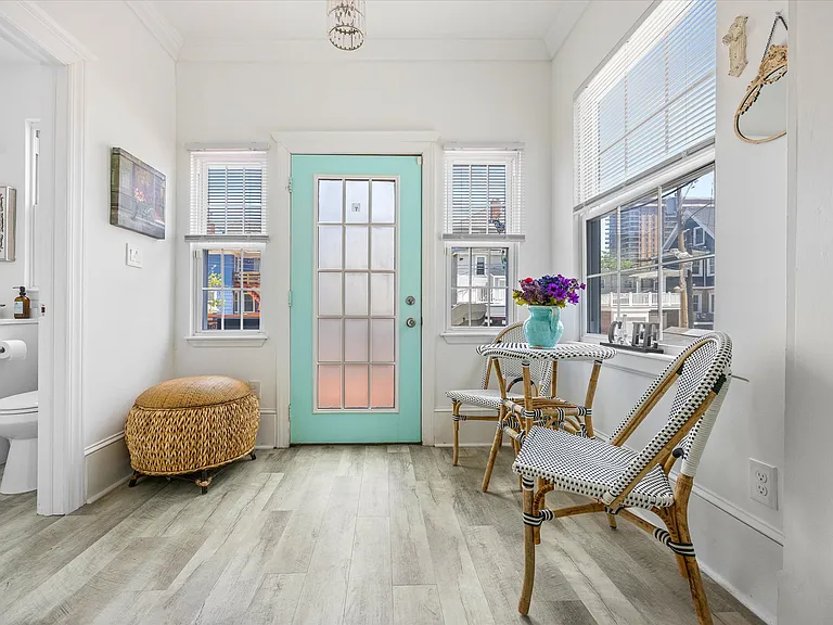 25 S Oakland Ave — Photo 26