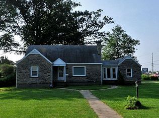 2202 Bashford Manor Ln, Louisville, KY 40218