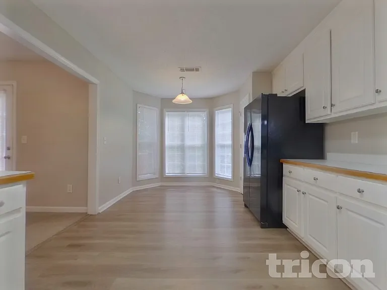 1619 Spring Hill Ct — Photo 4