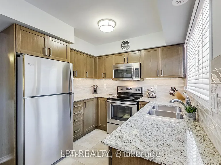 Post Rd — Photo 11