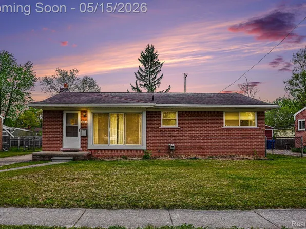 1104 Marion Dr, Holly, MI 48442