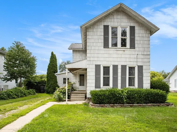 1307 Pearl St, Lake Odessa, MI 48849