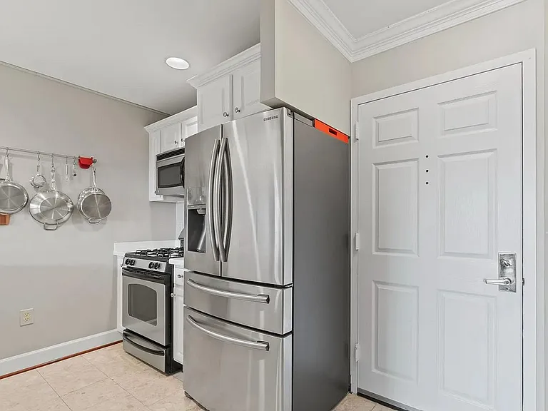1050 N Stuart St #411 — Photo 6