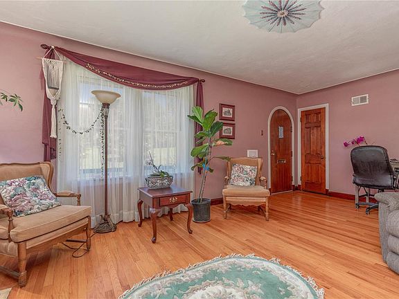 5th image of 8425 Knollwood Dr