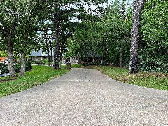 4th image of 2522 Cedar Oak Dr
