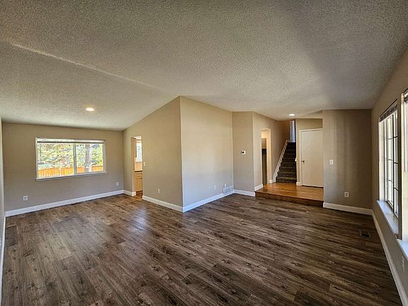 3rd image of 180 Prairie Ridge Rd