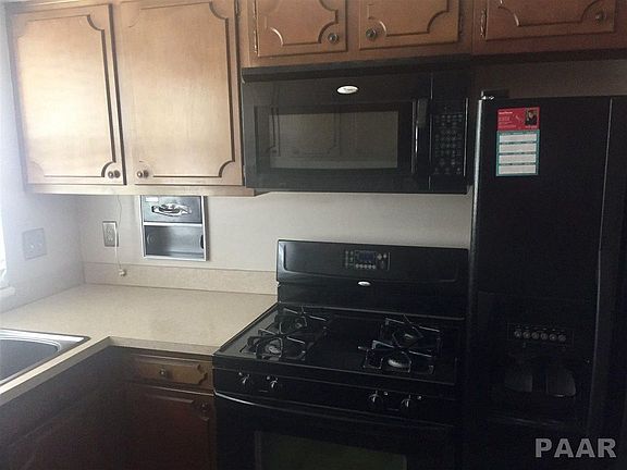 4th image of 415 W Richwoods Blvd