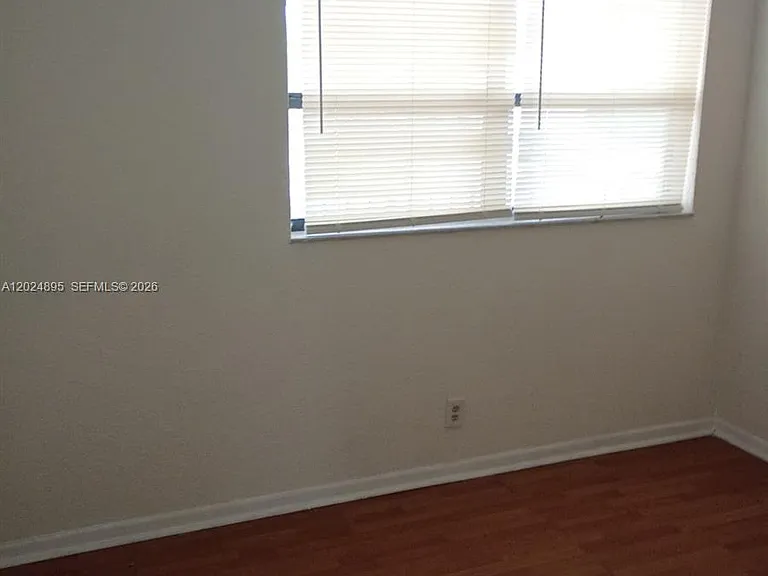 N Sherman Cir — Photo 10