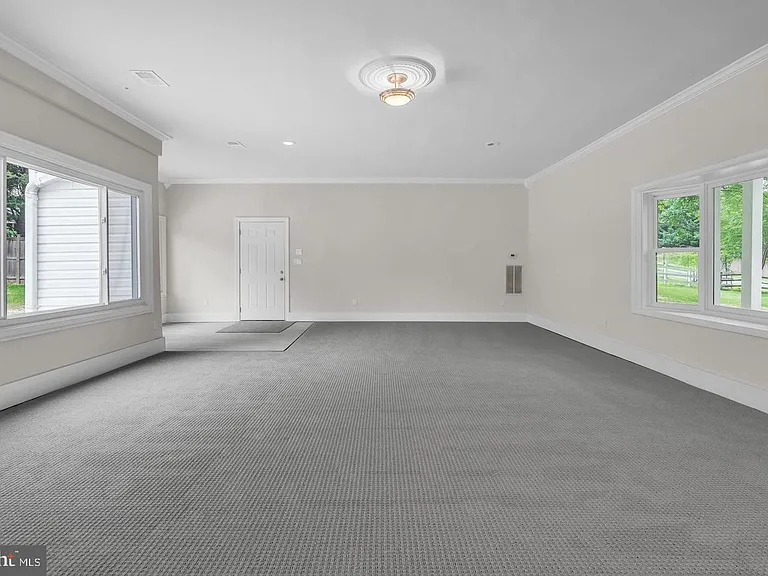 10911 Chandler Rd — Photo 24